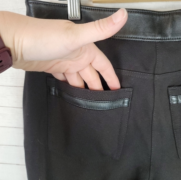 WHITE HOUSE BLACK MARKET FAUX LEATHER SKINNY PANTS, SZ 2 - Picture 9 of 13